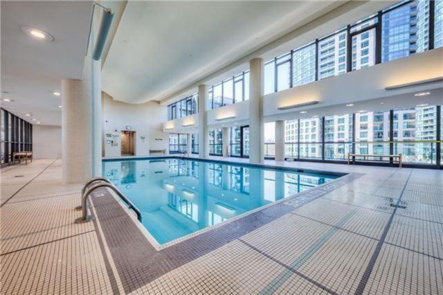 Lakefront Living Downtown Toronto - Free Parking, Gym, Indoor Pool Apartment Exterior photo