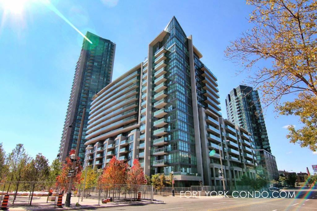 Lakefront Living Downtown Toronto - Free Parking, Gym, Indoor Pool Apartment Exterior photo